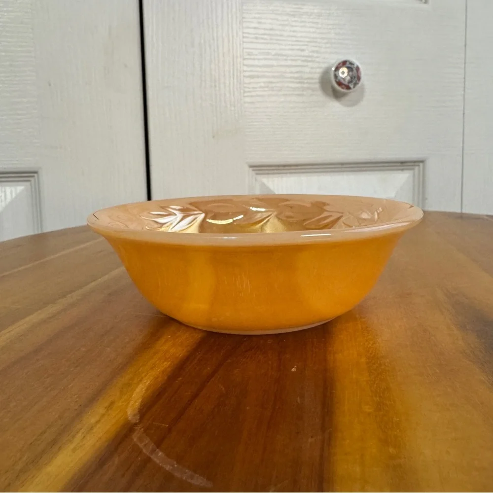 Fire King peach luster‎ Laurel bowl